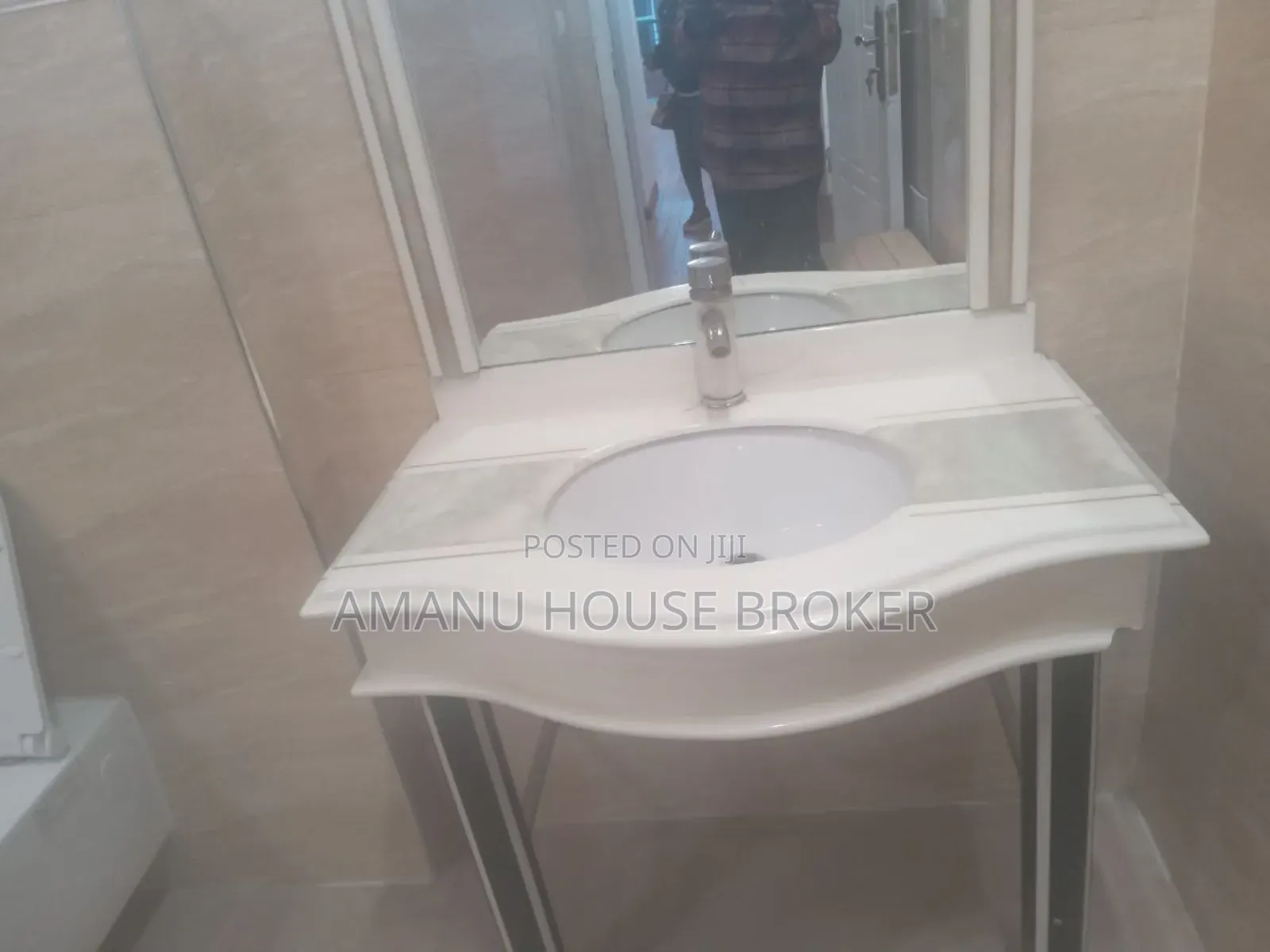 G+4 Building for Urgent Rent