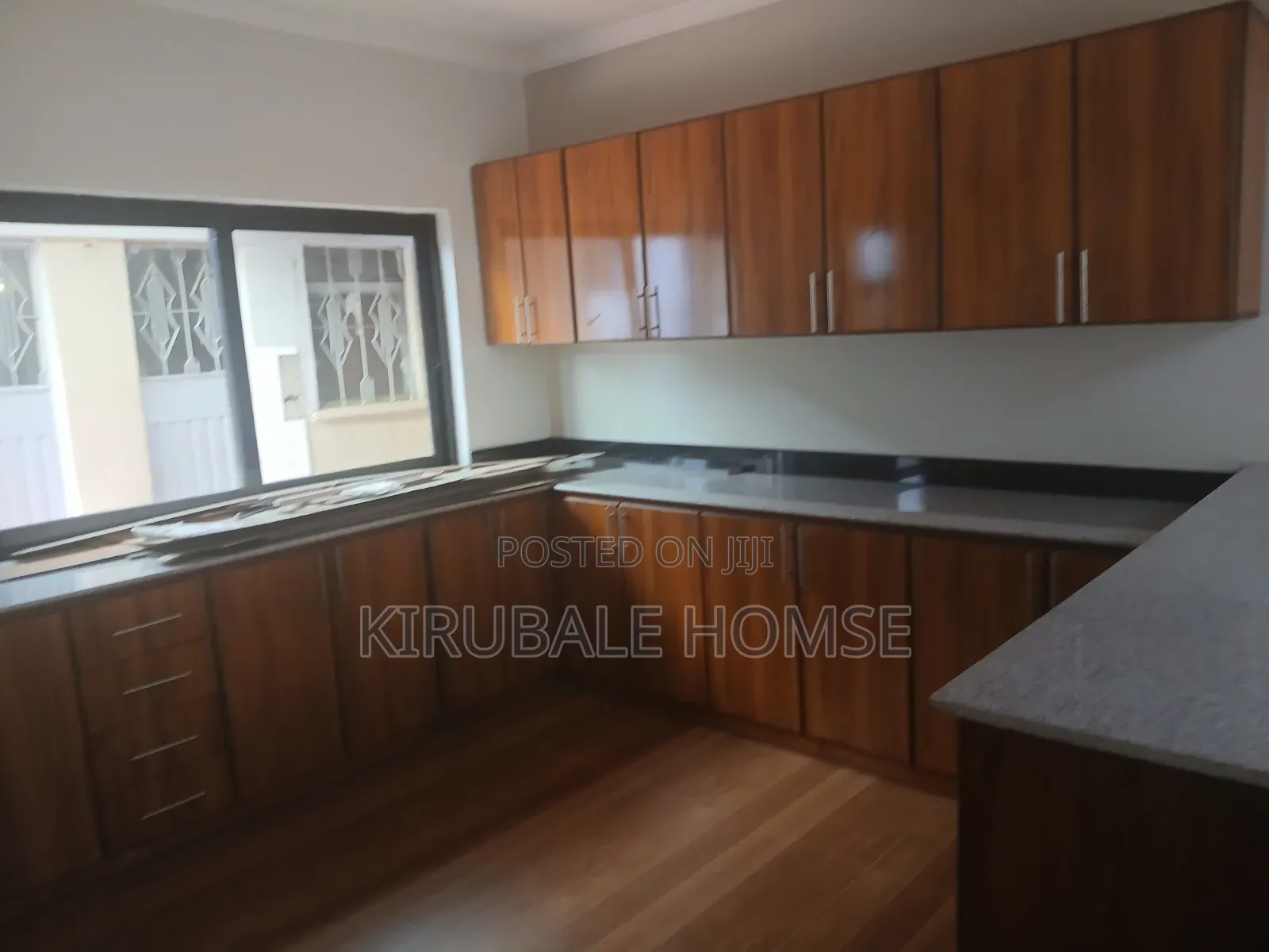 5bdrm Villa in Bole for sale