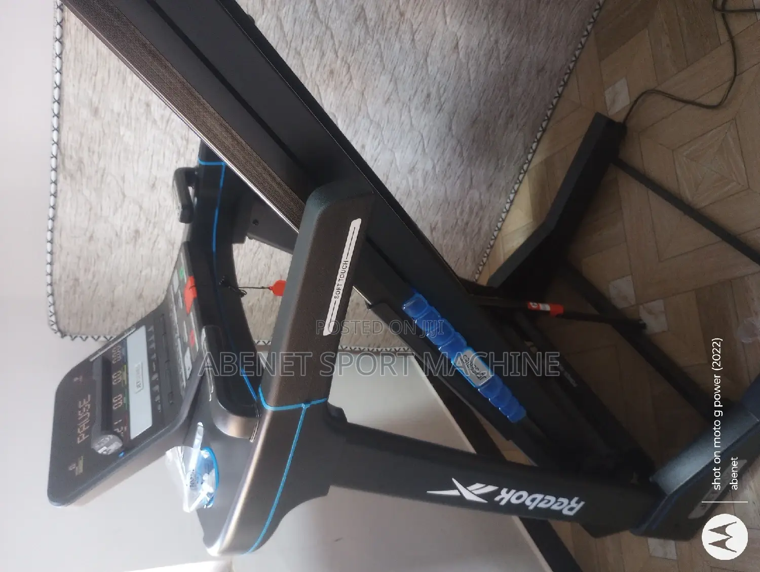 ዘመናዊ የመሮጫ ማሽን Reebok Jet300