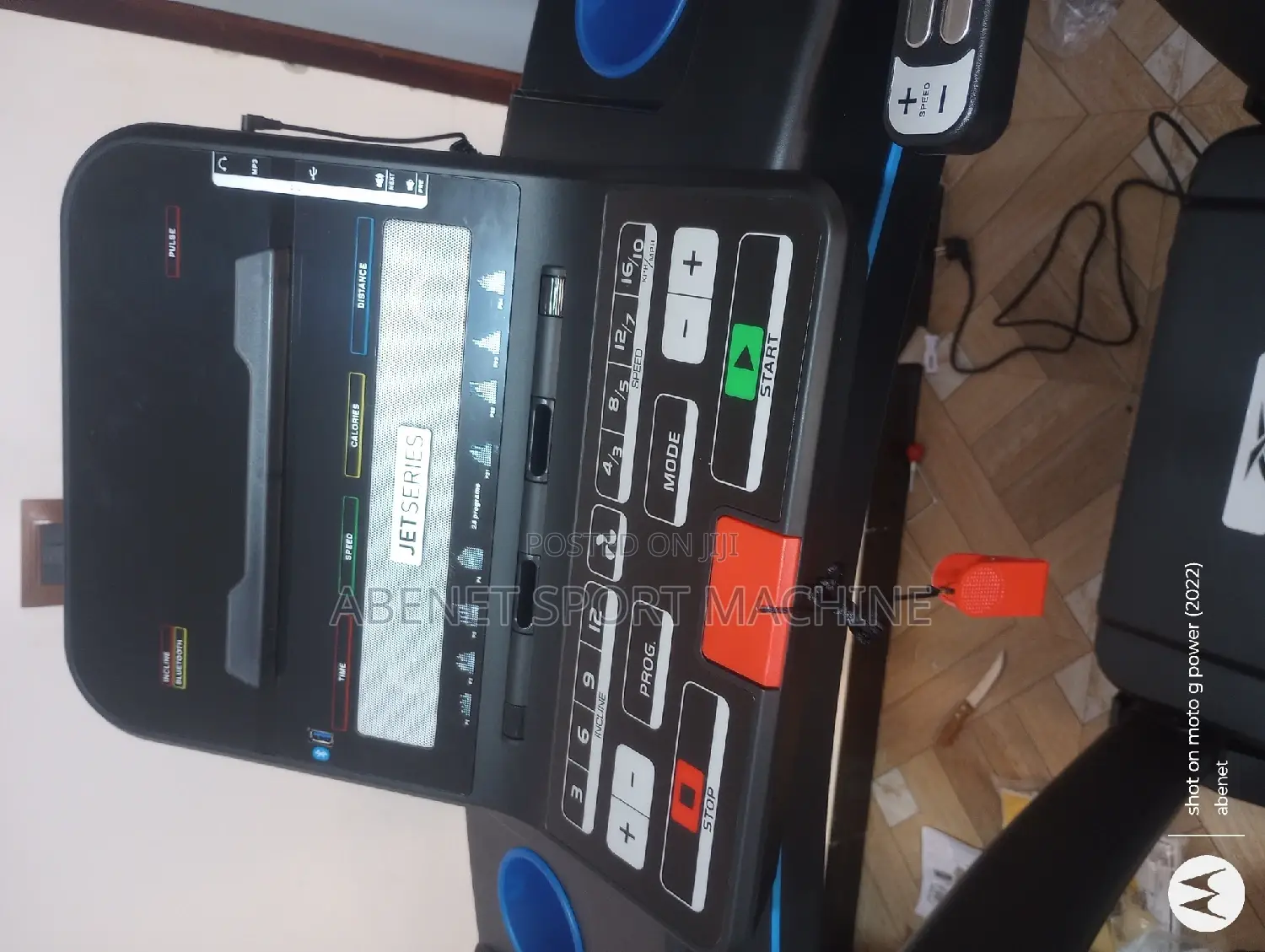 ዘመናዊ የመሮጫ ማሽን Reebok Jet300