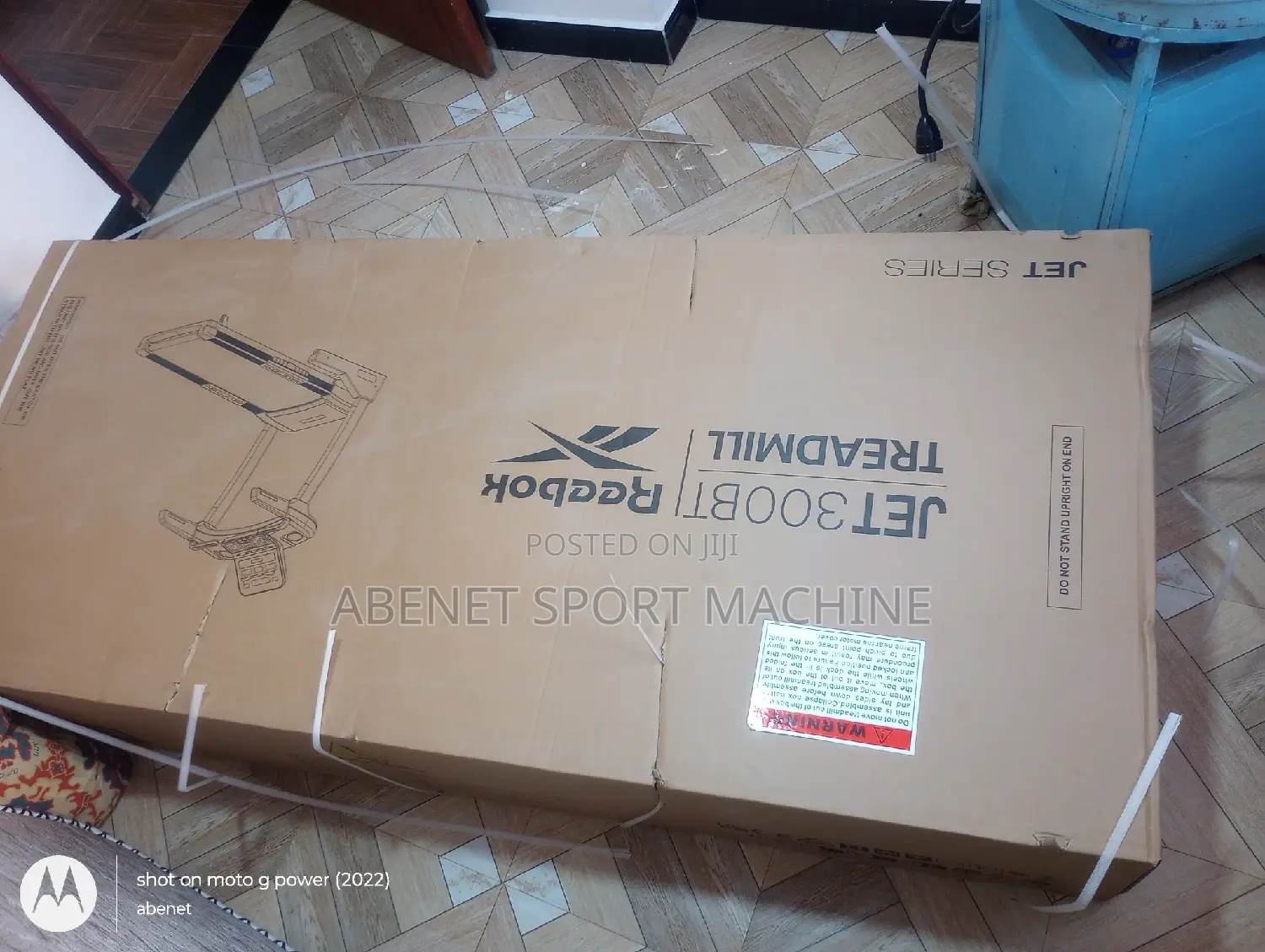 ዘመናዊ የመሮጫ ማሽን Reebok Jet300