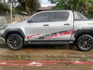 Toyota Hilux 2022 Silver