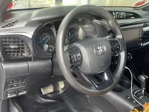 Toyota Hilux 2022 Silver