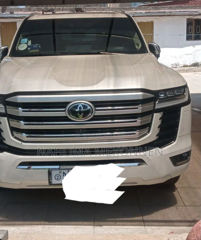 Toyota Land Cruiser 2022 White