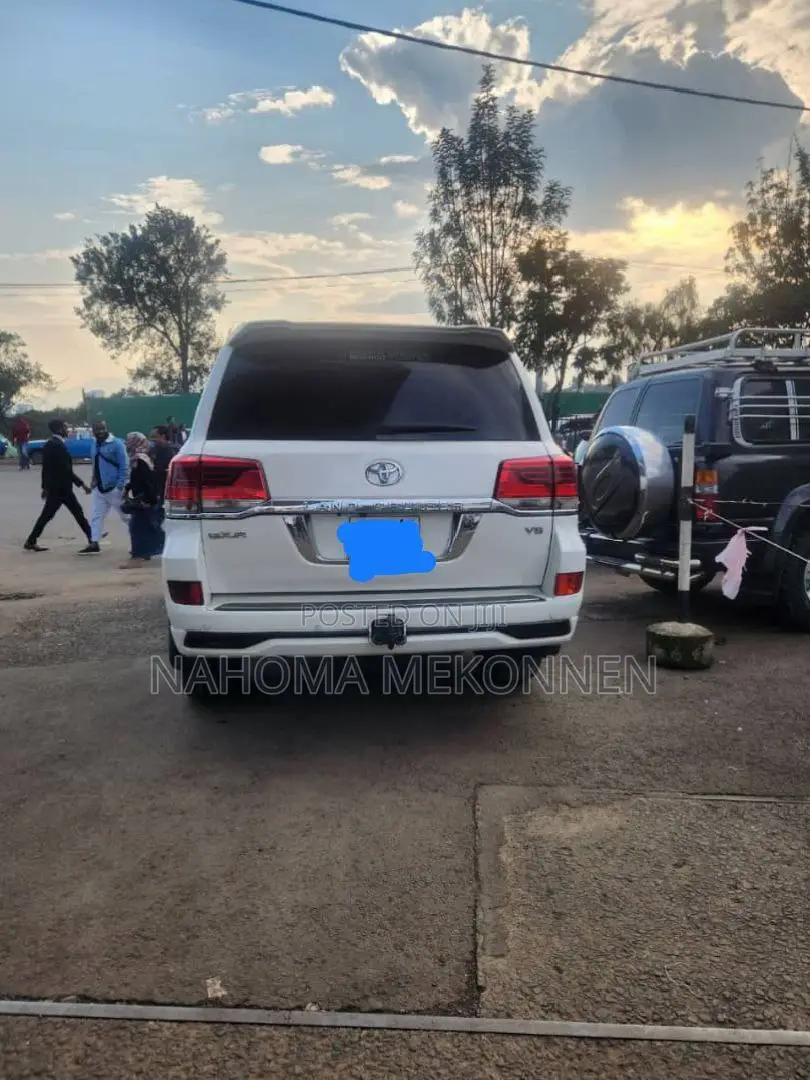 Toyota Land Cruiser 2022 White