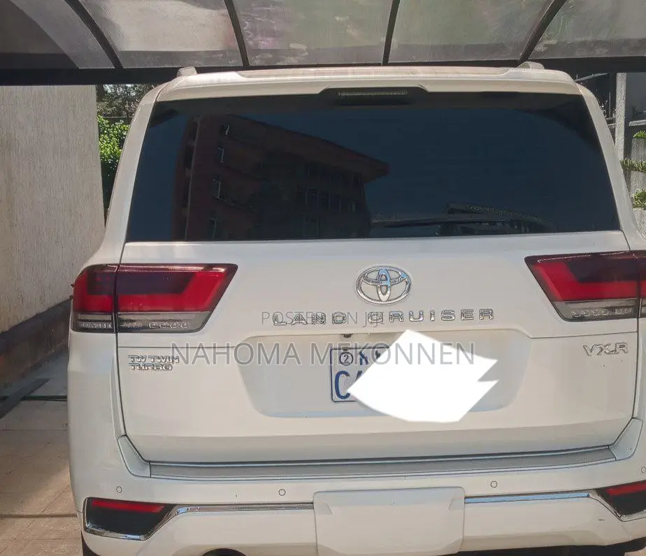 Toyota Land Cruiser 2022 White