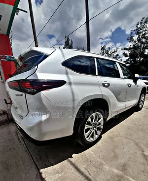 New Toyota Highlander Hybrid 2024 White