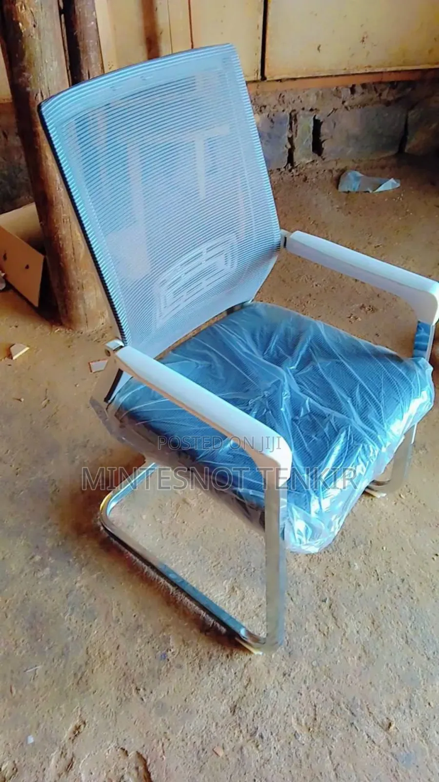 Gust Chair( White)