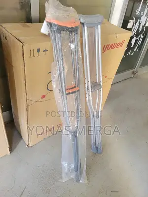 Photo - Pair of Underarm Crutches፱长crutches∆鄂bi2 Pices Crutches