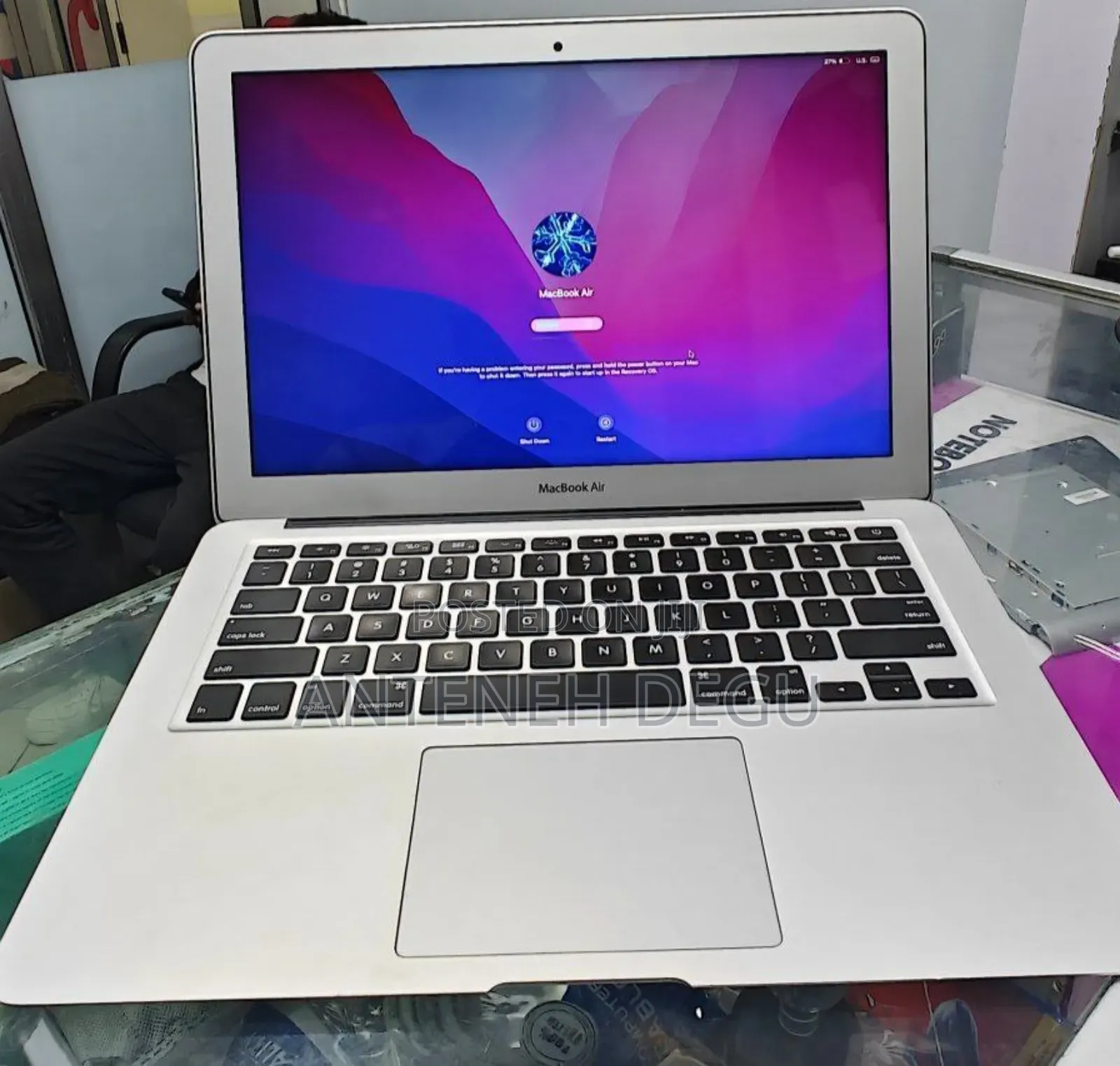 New Laptop Apple MacBook 2017 8GB Intel Core I5 SSD 128GB
