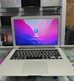 New Laptop Apple MacBook 2017 8GB Intel Core I5 SSD 128GB