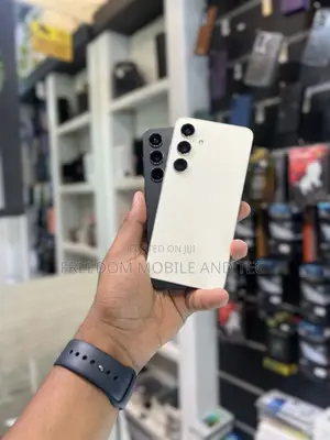 Photo - New Samsung Galaxy S24 256 GB