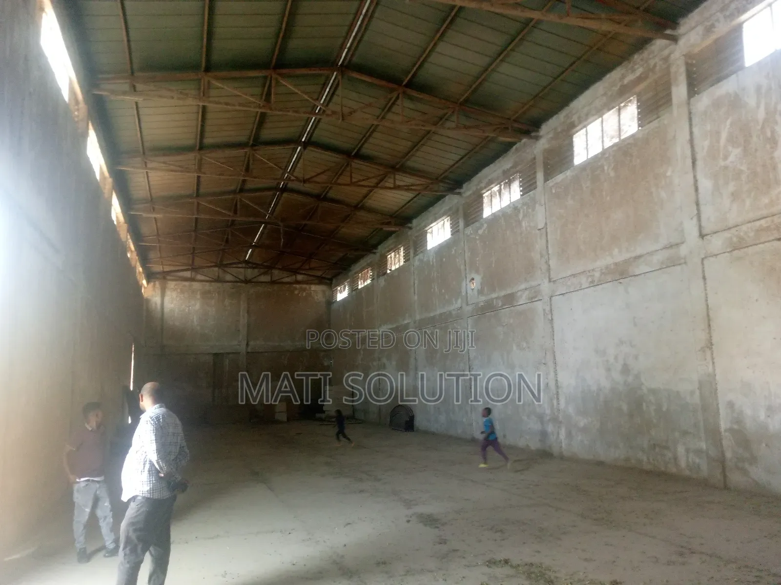 እሚከራይ መጋዘን ምርጥ ቦታ ይደውሉ