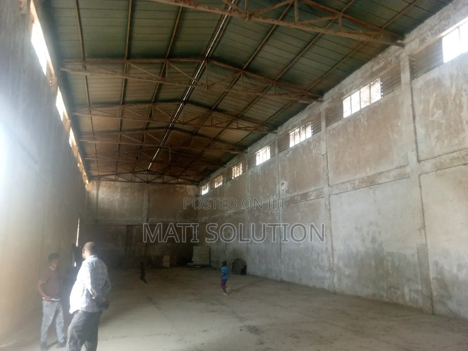 እሚከራይ መጋዘን ምርጥ ቦታ ይደውሉ