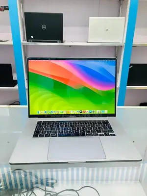 Photo - New Laptop Apple MacBook Pro 2019 32GB Intel Core I9 SSD 2T