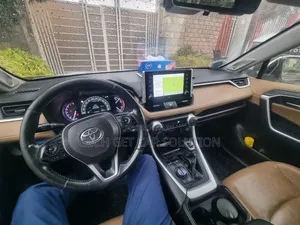 Photo - Toyota RAV4 2020 White