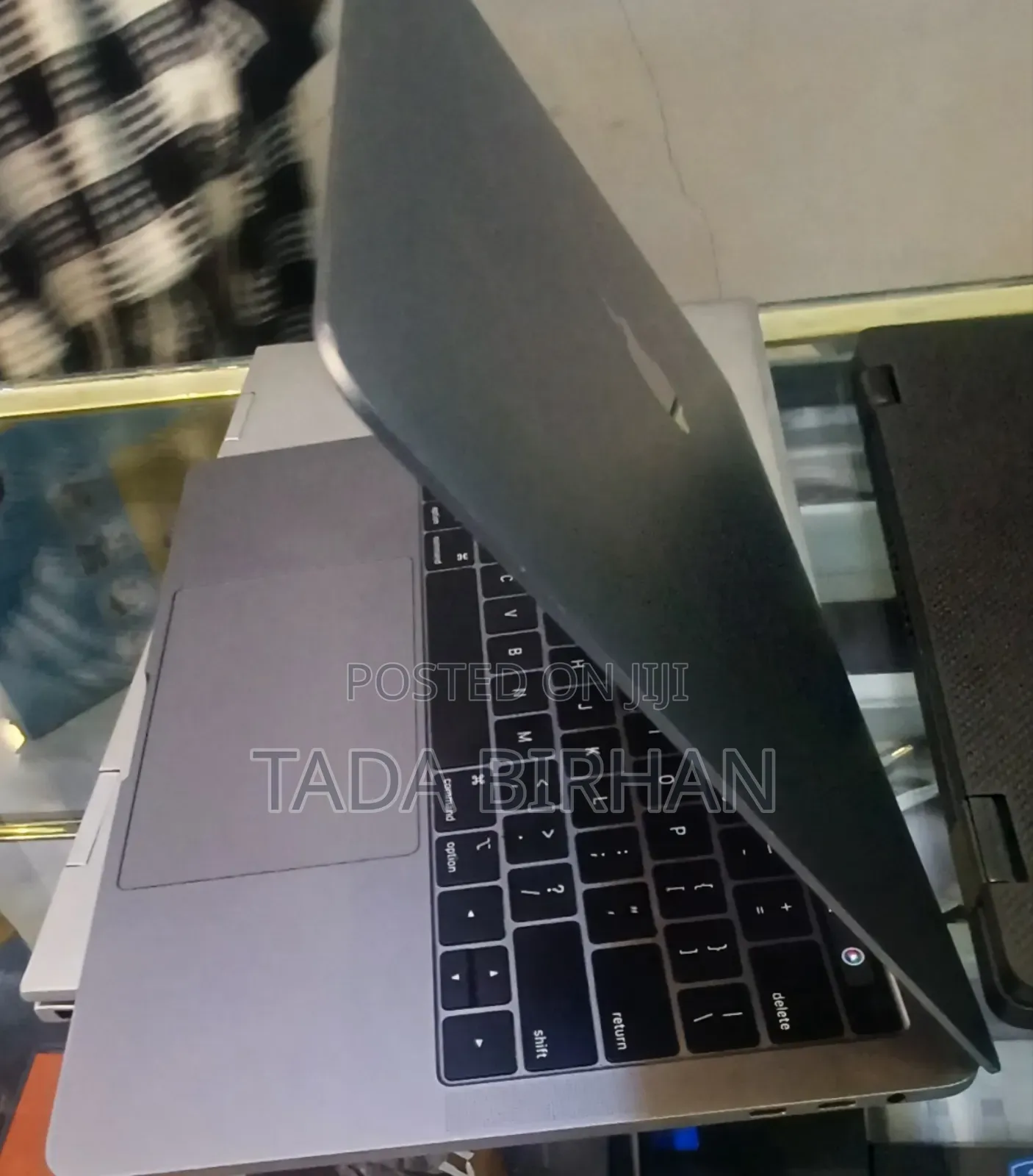 New Laptop Apple MacBook Pro 2019 16GB Intel Core I7 SSD 256GB