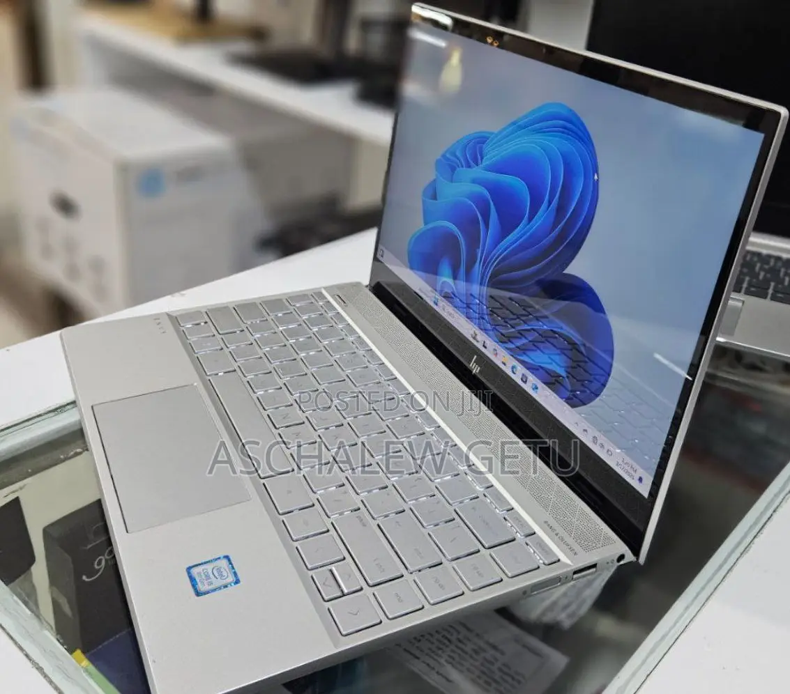 New Laptop HP Envy X360 8GB Intel Core I5 SSD 512GB