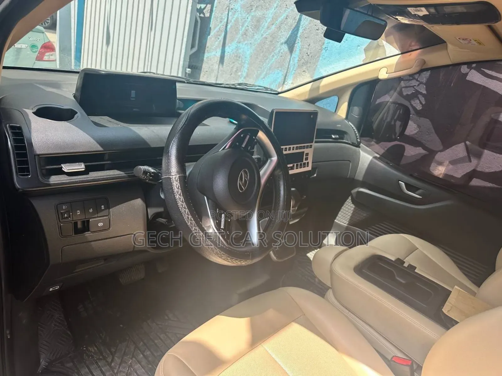 Hyundai Staria 2022 Gray