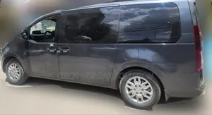 Hyundai Staria 2022 Gray