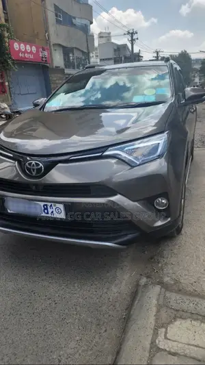 Photo - Toyota RAV4 2017 Gray