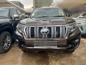 Photo - New Toyota Land Cruiser 2023 Gold