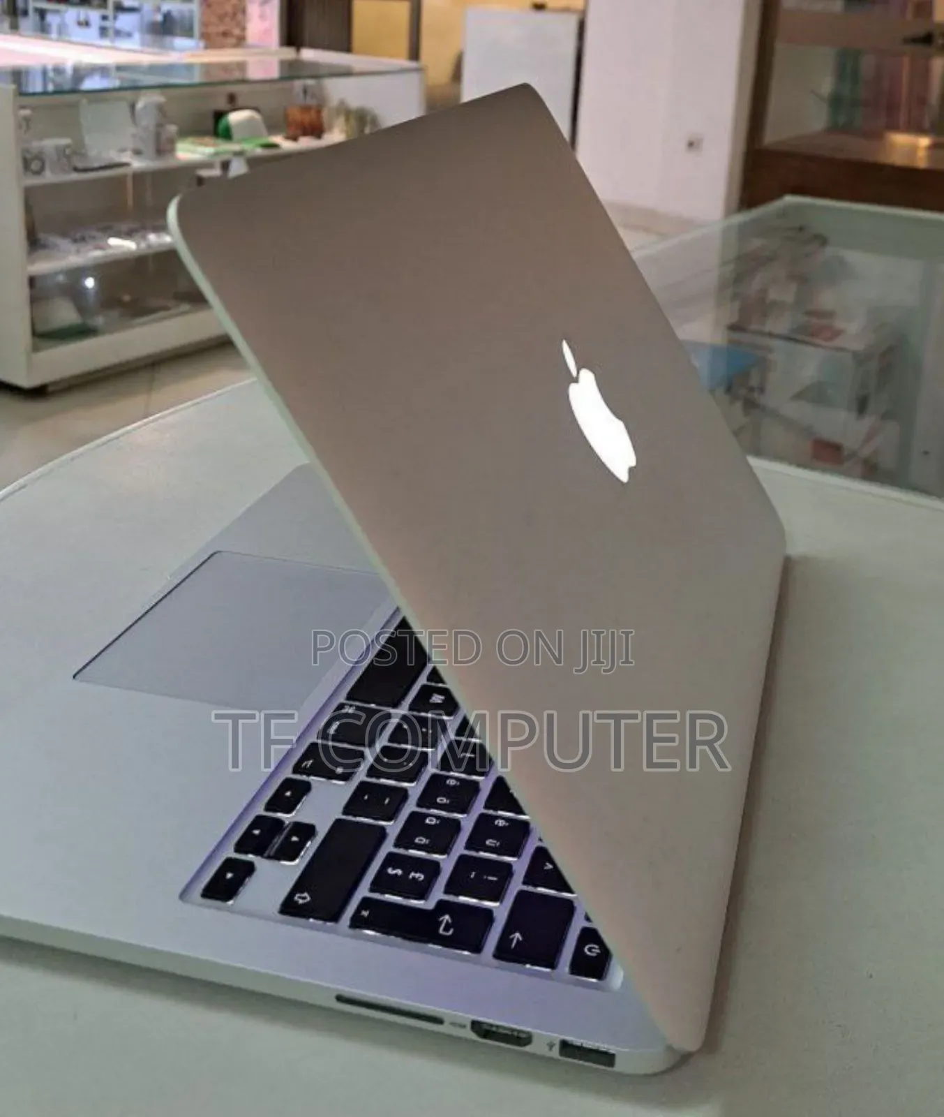 New Laptop Apple MacBook Pro 2015 8GB Intel Core I5 SSD 256GB