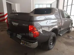 Toyota Hilux 2017 Gray