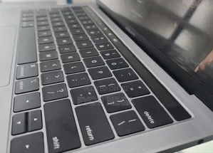 New Laptop Apple MacBook Pro 2019 8GB Intel Core I5 SSD 128GB