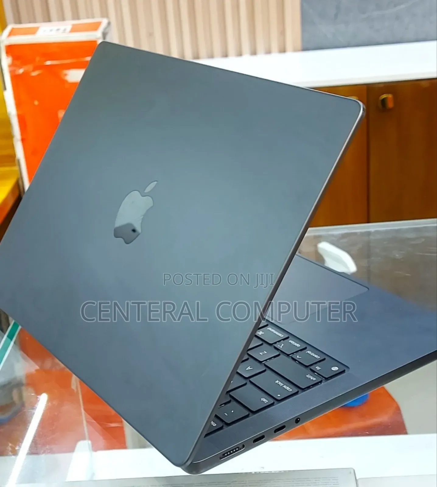 New Apple MacBook Pro 2023 M3 Max 14-Inch 18GB Apple M3 Pro SSD 512GB