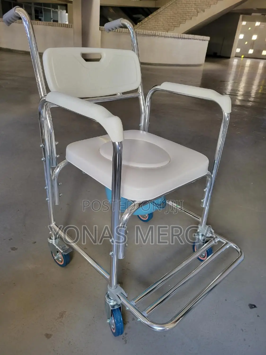 Multi-Use 4-in-1:Wheelchair₹8toilet Chair凶∆Potty Chair