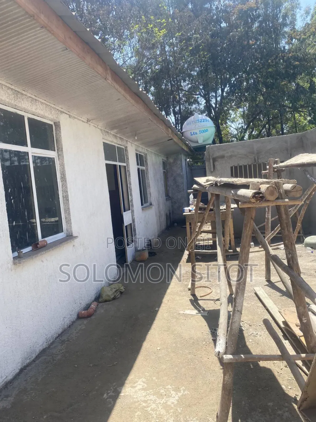 10bdrm House in House, Bole for rent