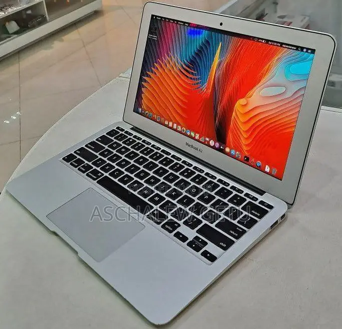 New Laptop Apple MacBook 4GB Intel Core I5 SSD 128GB