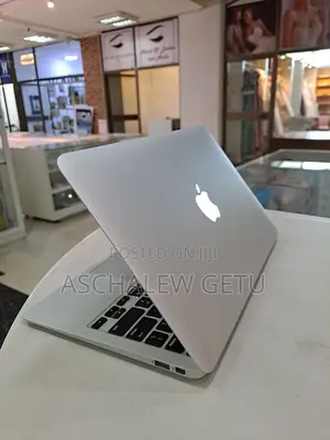 New Laptop Apple MacBook 4GB Intel Core I5 SSD 128GB