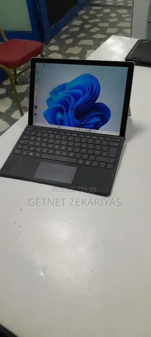 New Laptop Microsoft Surface 8GB Intel Core I7 SSD 256GB