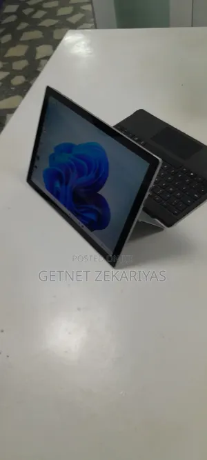 New Laptop Microsoft Surface 8GB Intel Core I7 SSD 256GB