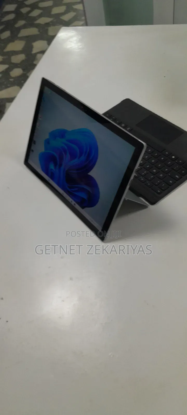 New Laptop Microsoft Surface 8GB Intel Core I7 SSD 256GB