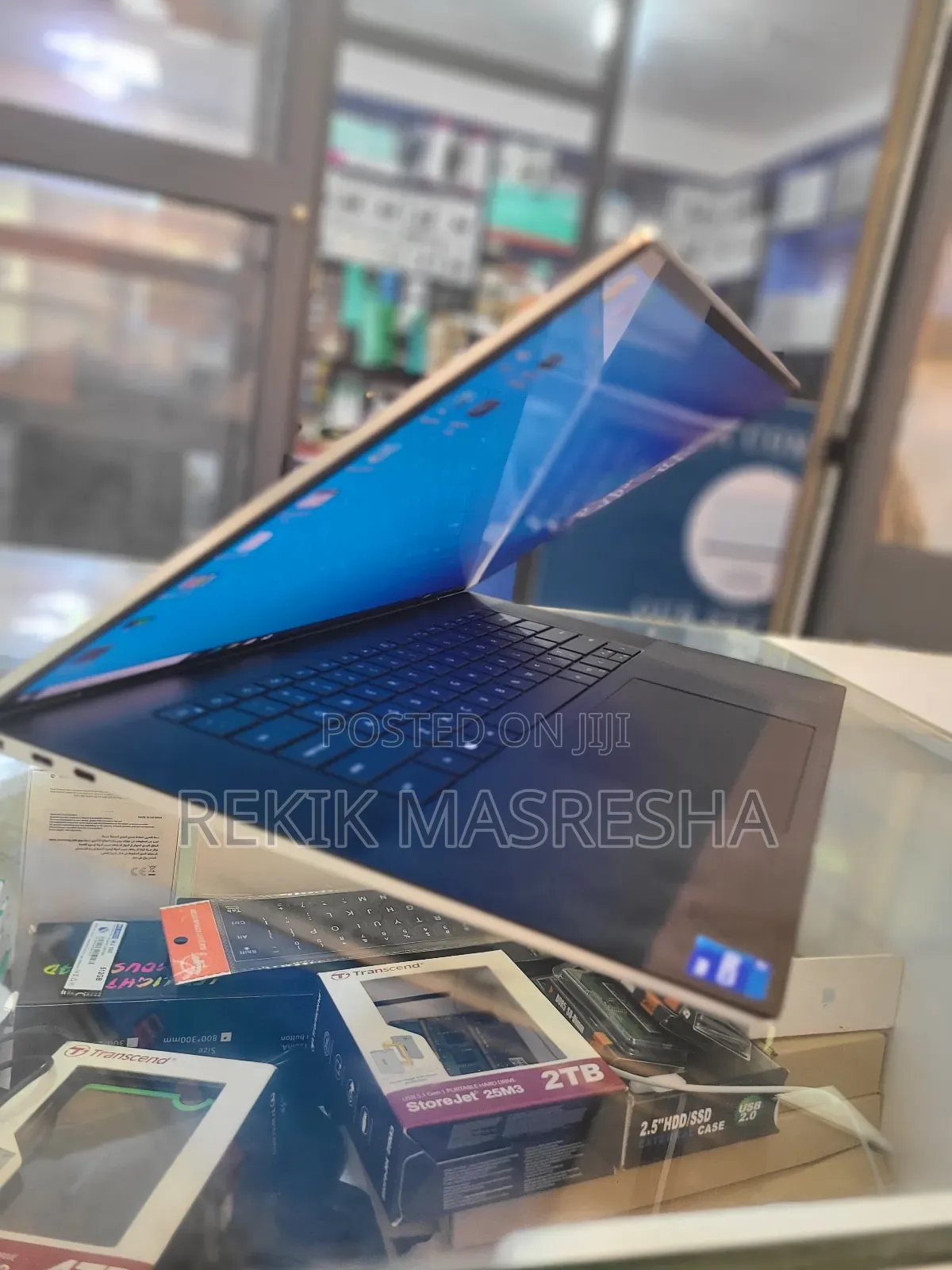 Laptop Dell XPS 17 9720 24GB Intel Core I7 SSD 2T