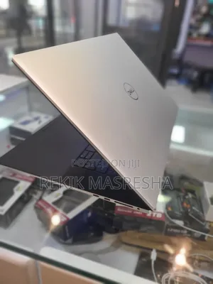 Laptop Dell XPS 17 9720 24GB Intel Core I7 SSD 2T