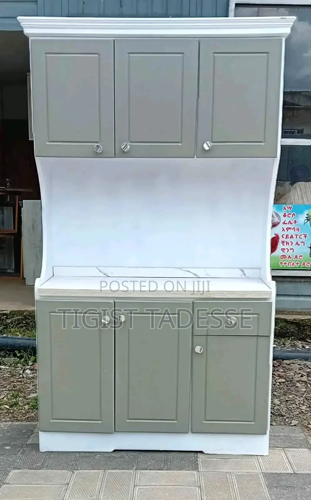 ኪችን ካቢኔት ሜትር ከ ሀያ ተንቀሳቃሽ