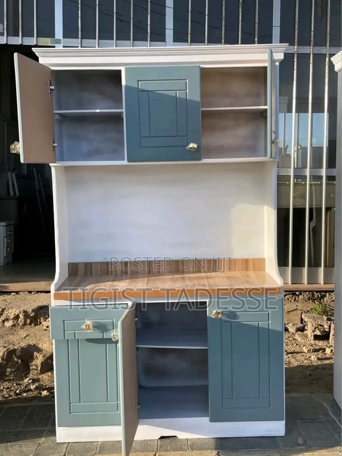 ኪችን ካቢኔት ሜትር ከ ሀያ ተንቀሳቃሽ