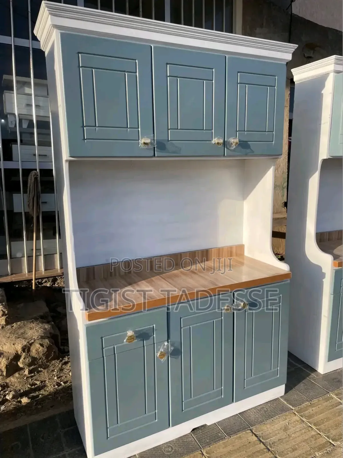 ኪችን ካቢኔት ሜትር ከ ሀያ ተንቀሳቃሽ