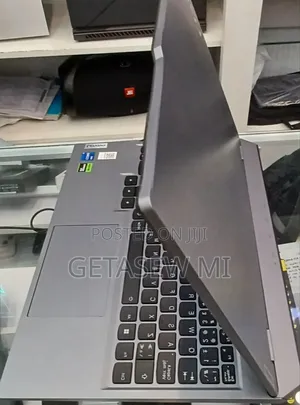 New Laptop Lenovo LOQ 15ARP9 16GB Intel Core I7 SSD 1T