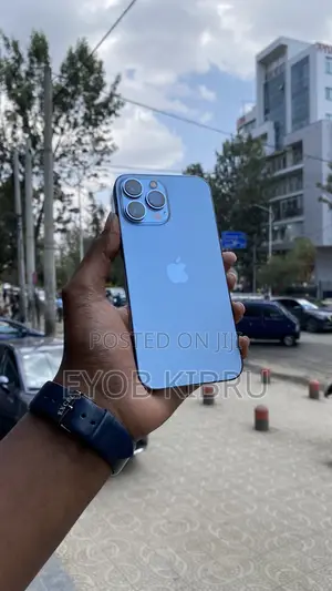 Photo - Apple iPhone 13 Pro Max 128 GB Blue