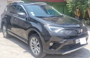 Photo - Toyota RAV4 2018 Gray