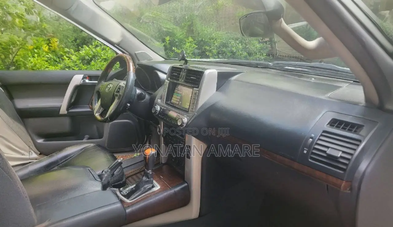 Toyota Land Cruiser Prado 2012 Silver