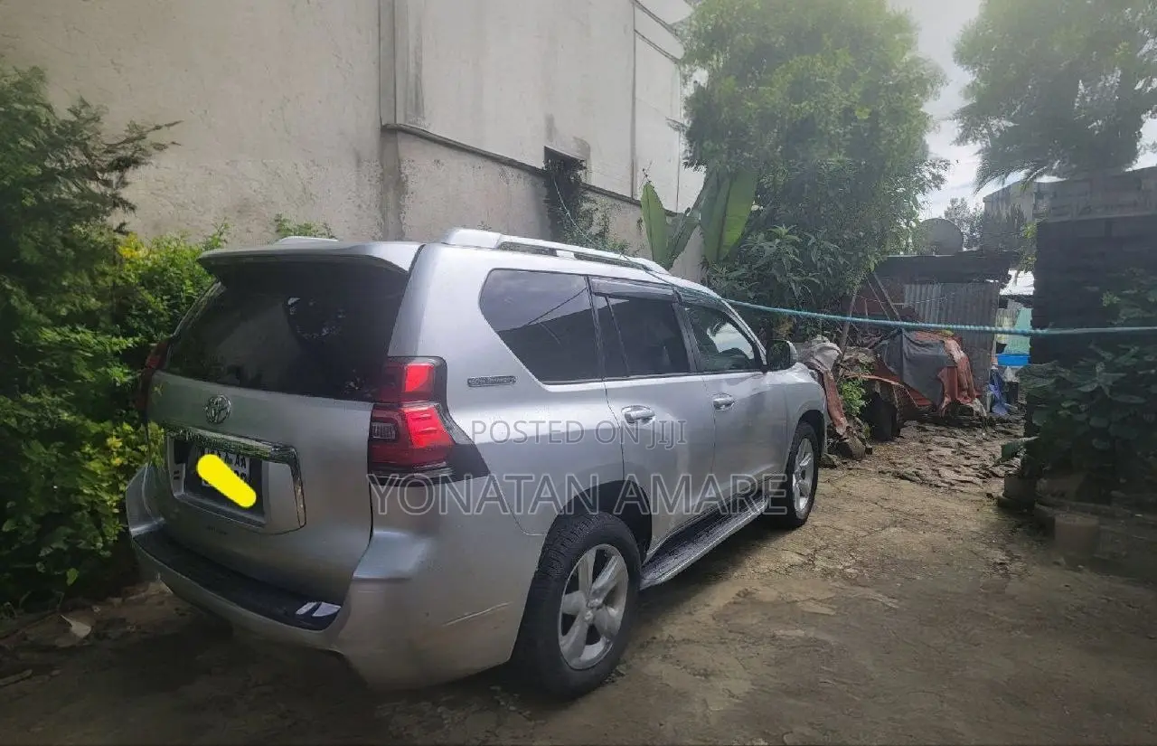 Toyota Land Cruiser Prado 2012 Silver