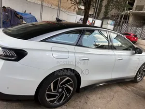 Photo - Volkswagen ID.7 2025 White