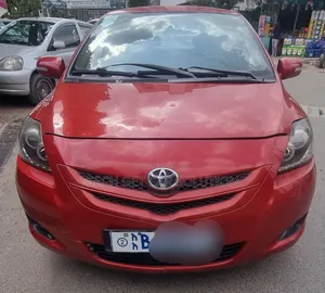 Photo - Toyota Yaris 2010 Burgundy