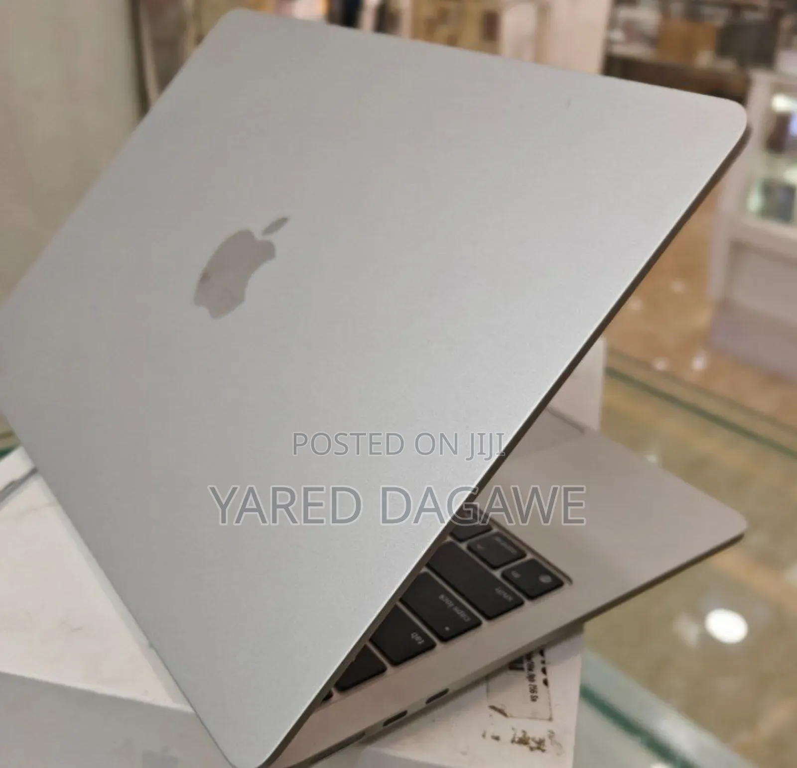 New Laptop Apple MacBook Air 2022 M2 8GB Apple M2 SSD 256GB